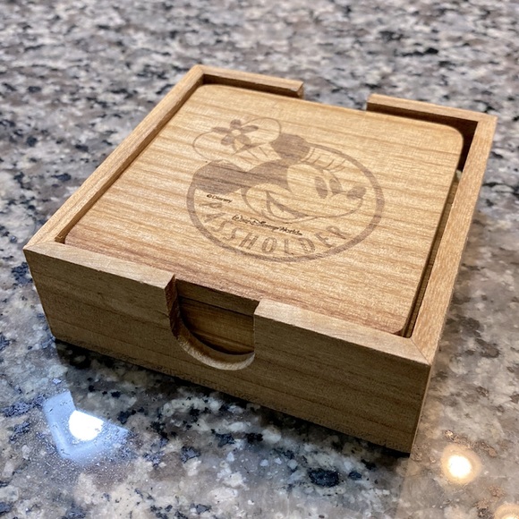 Walt Disney World Passholder wooden coaster set of 4 Minnie Mouse - Picture 3 of 4